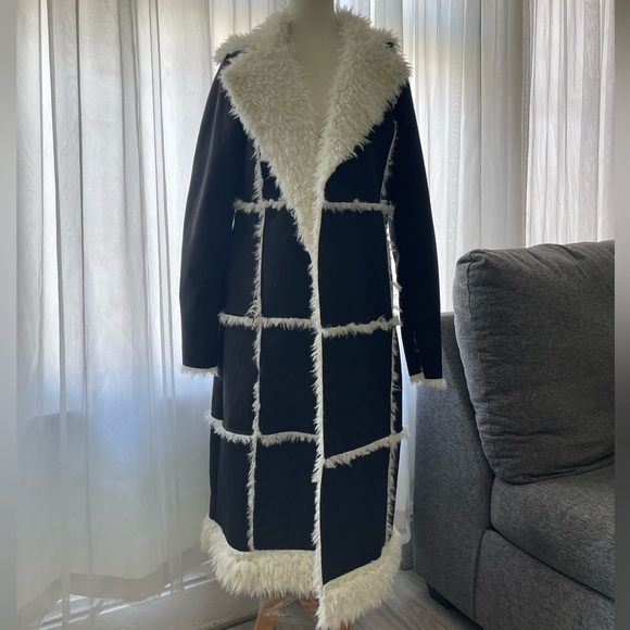 MYRIAD MEMORIES FAUX FUR COAT - Picture 7 of 11